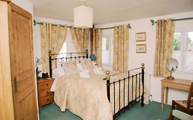 4 Lyndhurst Rd