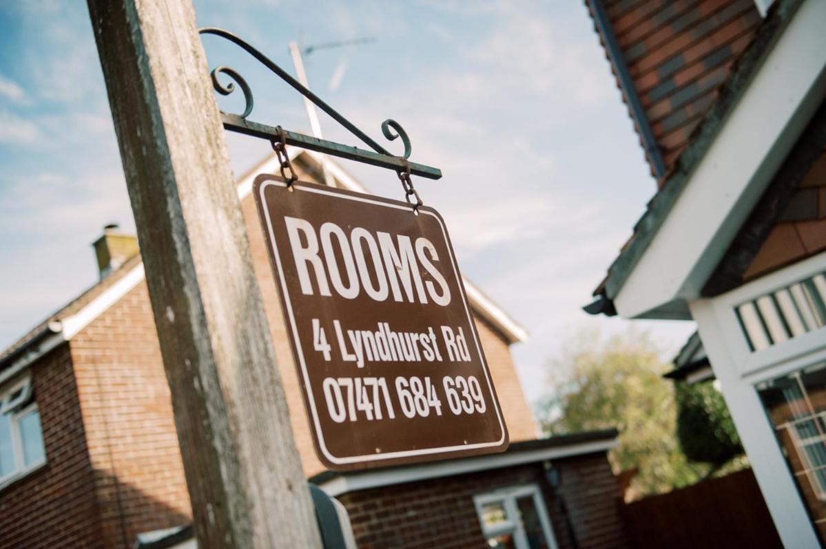 4 Lyndhurst Rd Brockenhurst Extérieur photo