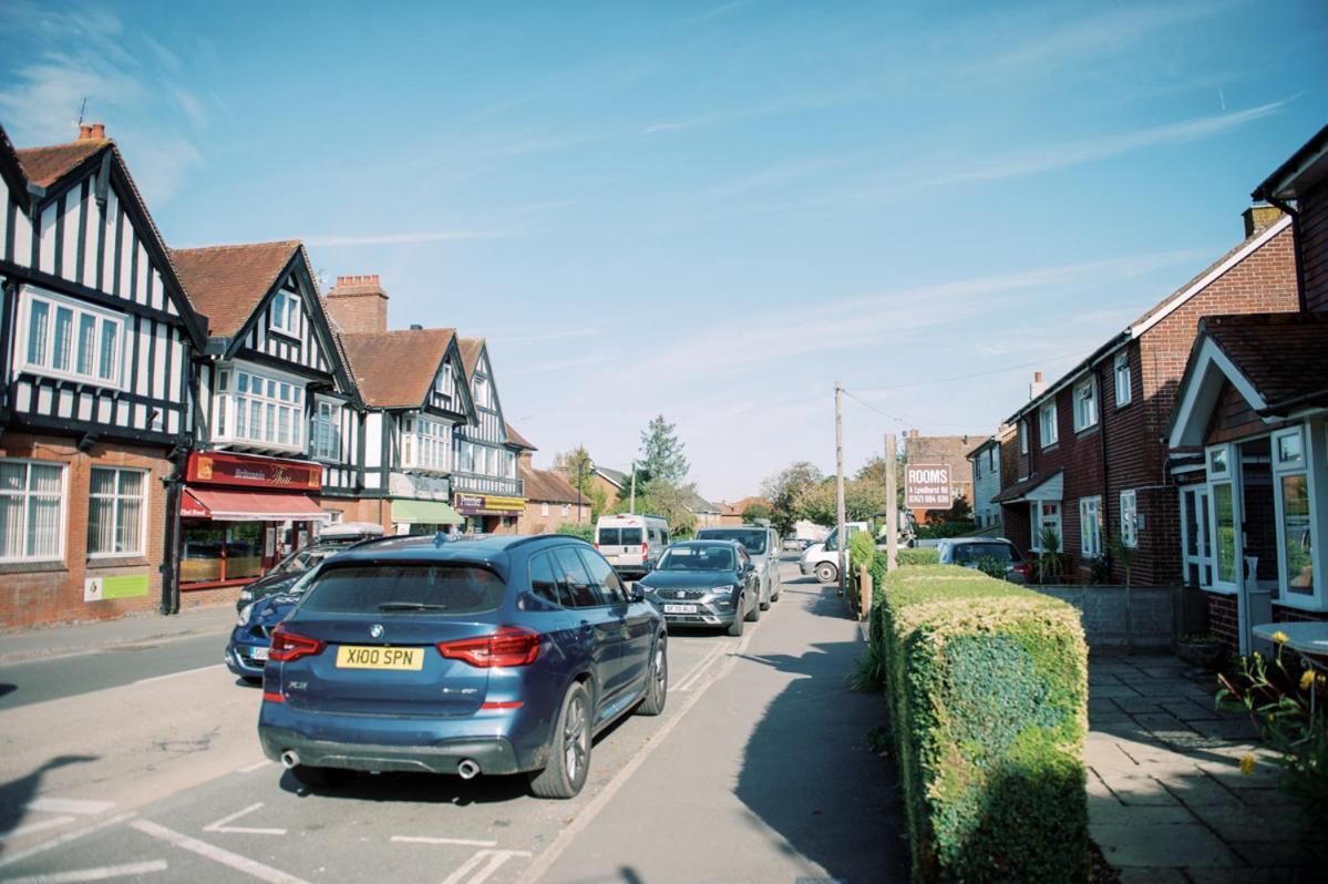 4 Lyndhurst Rd Brockenhurst Extérieur photo