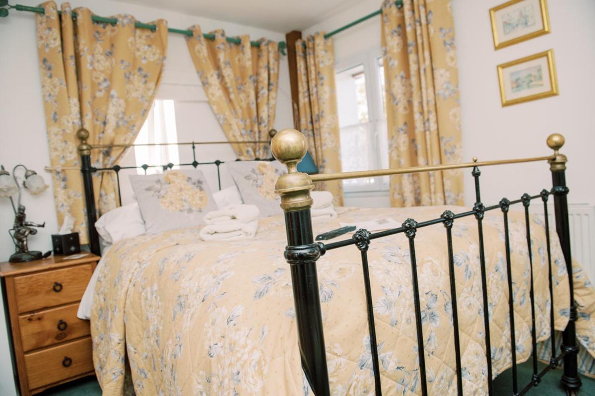 4 Lyndhurst Rd Brockenhurst Extérieur photo