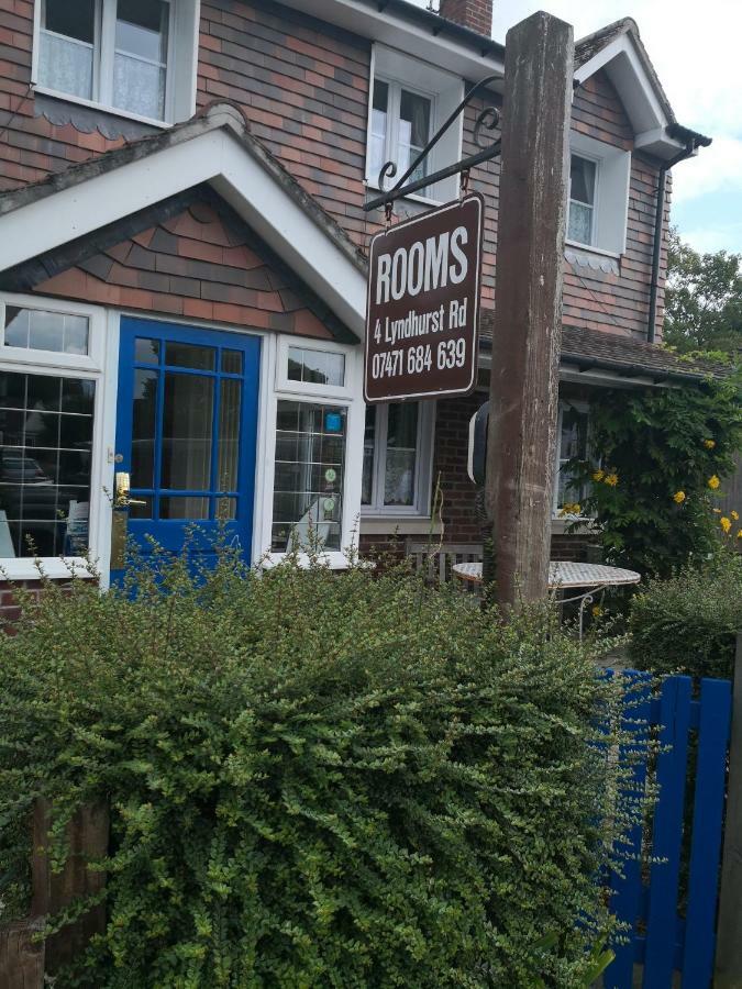 4 Lyndhurst Rd Brockenhurst Extérieur photo